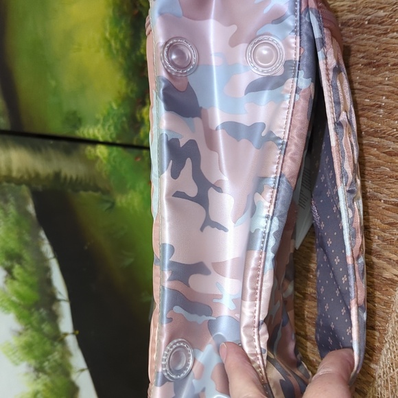 Lug Blush Camo Trolley Carryall Bag - Picture 5 of 12